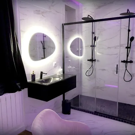 Le Venus - Privatif Balneo Sauna アパート
